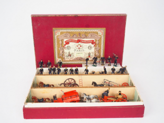 Vente aux enchères CBG PARIS Circa fin XIXème coffret réf 358/4 Pompiers contenant 22 sol