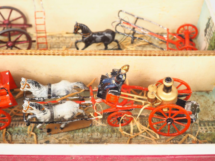 CBG PARIS Circa fin XIXème coffret réf 358/4 Pompiers contenant 22 sol
