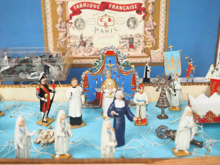 CBG PARIS. Circa 1900 dans une boite de procession réf 123/4 une parti