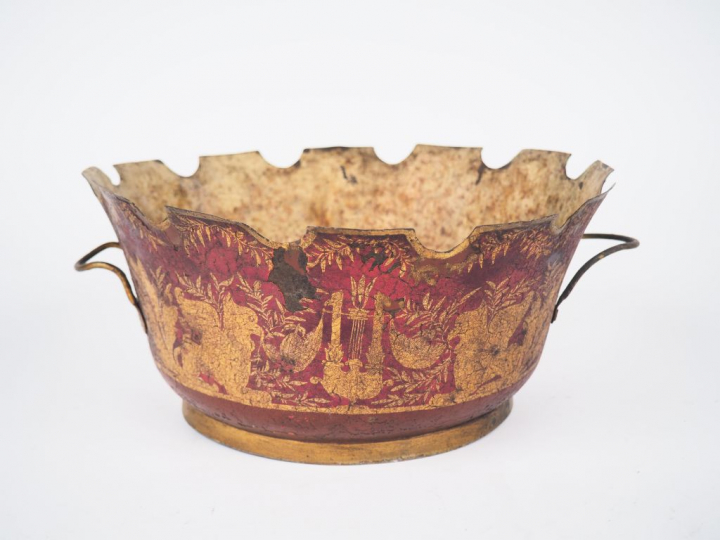 Verrière ronde en tôle peinte Empire, à décor de lyres,de sphynges et 
