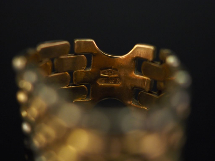 Bague bandeau articulée deux tons d’or, maille grain de riz.  TDD. 58 