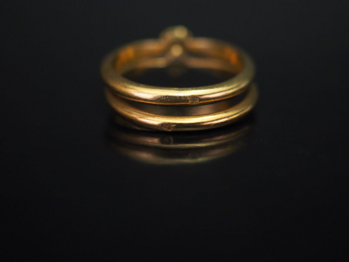 Monture de bague en or jaune. TDD. 52 1/2 Poids. 1,78 g On y joint une