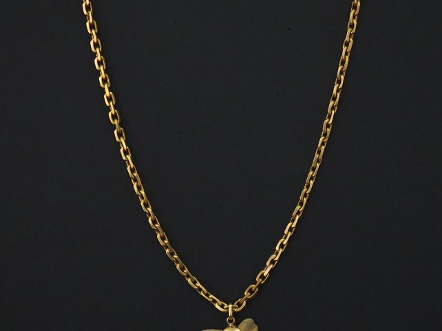 Sautoir en or jaune, maille forçat, à décor d'un pendentif imitant une