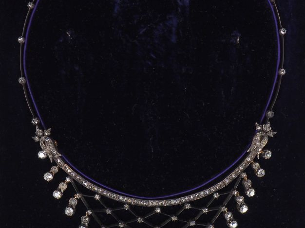MELLERIO (attribué à) Demi-parure XIXème en or jaune, argent et diaman