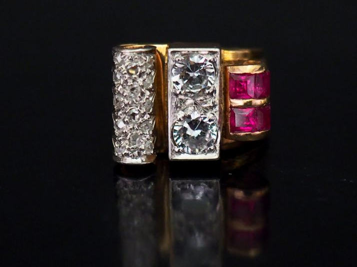 Petite bague tank en or jaune, sertie d'un pavage de petits diamants, 