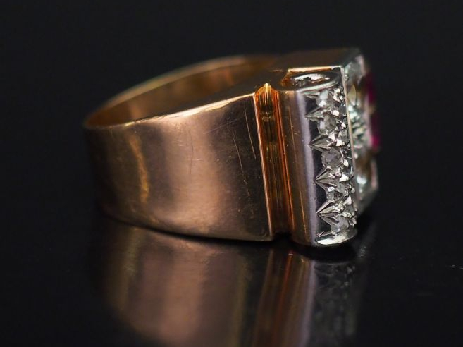 Petite bague tank en or jaune, sertie d'un pavage de petits diamants, 