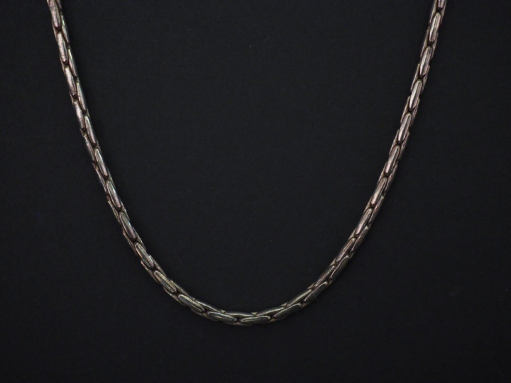 Collier en argent, maille ronde grain de riz. Long. 42 cm Poids. 17,45