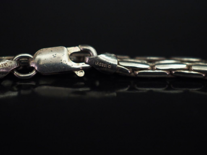 Collier en argent, maille ronde grain de riz. Long. 42 cm Poids. 17,45