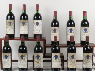 Vente aux enchères 12 BOUTEILLES CHÂTEAU ST GEORGES GCC ST EMILION - 1985 - BG/ET