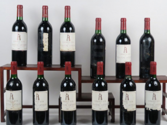Vente aux enchères 12 BOUTEILLES CHÂTEAU LATOUR 1er GCC PAUILLAC - 1987 - 10 BG/1 LB/4 EA