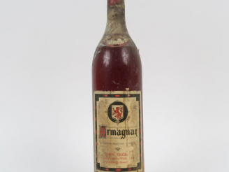 Vente aux enchères 1 TRÈS VIEILLE BOUTEILLE ARMAGNAC CAVÉ - EA