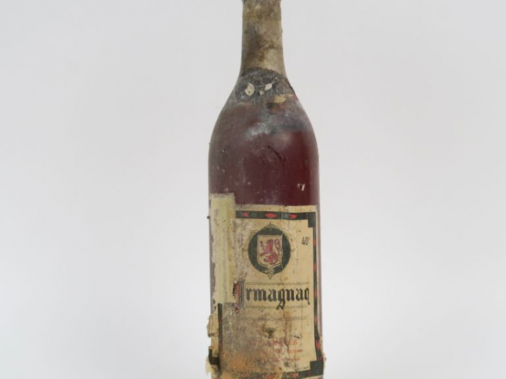 1 TRÈS VIEILLE BOUTEILLE ARMAGNAC CAVÉ - EA