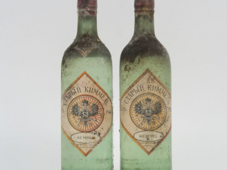 Vente aux enchères 2 VIEILLES BOUTEILLES KUMMEL 