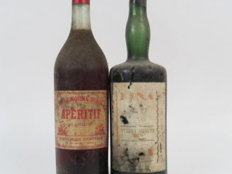 Vente aux enchères 2 TRÈS VIEILLES BOUTEILLES QUINQUINA : 1 KINA - 1 DUBOE