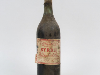 Vente aux enchères 1 TRÈS VIEILLE BOUTEILLE BYRRH - CAPSULE ÉTAIN/BS/ELA