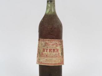 Vente aux enchères 1 TRÈS VIEILLE BOUTEILLE BYRRH - CAPSULE ÉTAIN/BS