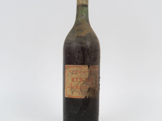 Vente aux enchères 1 TRÈS VIEILLE BOUTEILLE BYRRH - EA/BS