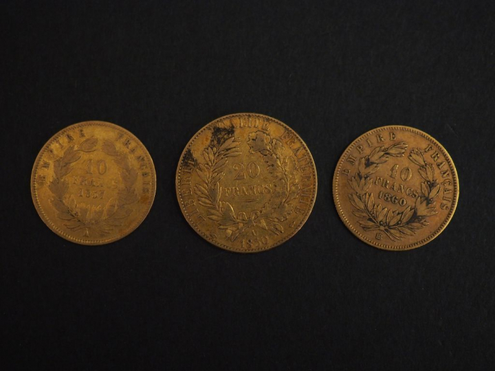 Ensemble comprenant :  - une pièce de 20 Francs or, 1850-A. - deux piè