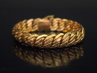 Vente aux enchères Bracelet en or jaune, maille américaine.  Long. 18 cm Poids. 29,48 g  