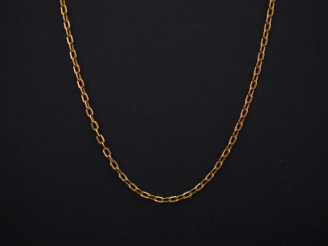 Vente aux enchères Chaine en or jaune, maille forçat. Long. 52,5 cm  Poids. 4,31 g   