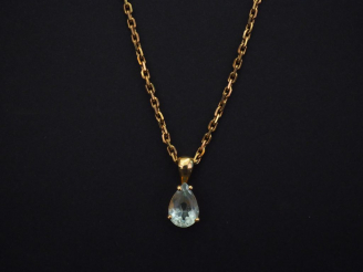 Vente aux enchères Chaine en or jaune, maille forçat, ornée d'un pendentif en or jaune, s
