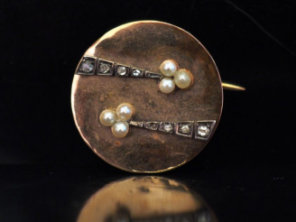 Vente aux enchères Broche circulaire Napoléon III en or jaune, à décor de deux motifs ser