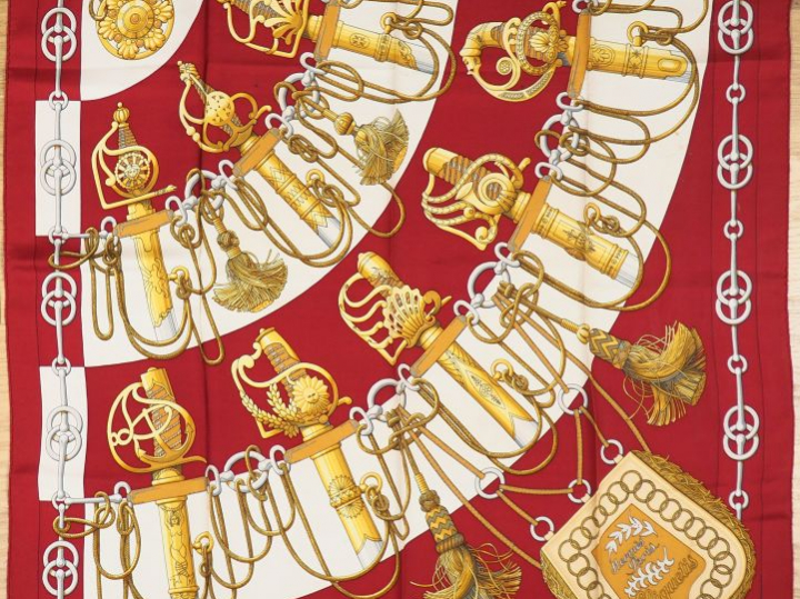 HERMES Carré en soie "Cliquetis". Carré sans étiquette. (Un petit trou