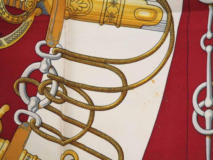 HERMES Carré en soie "Cliquetis". Carré sans étiquette. (Un petit trou