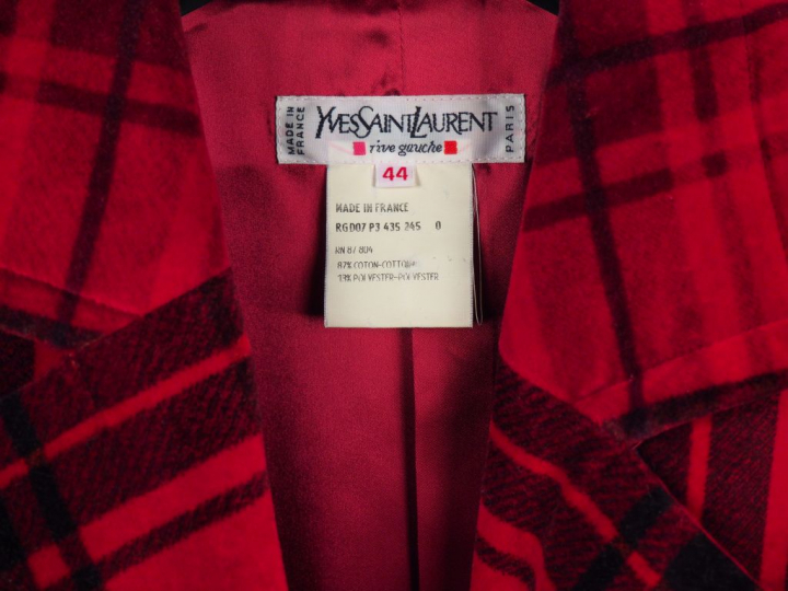 YVES SAINT LAURENT, Rive gauche.  Veste rouge à col en coton et polyes