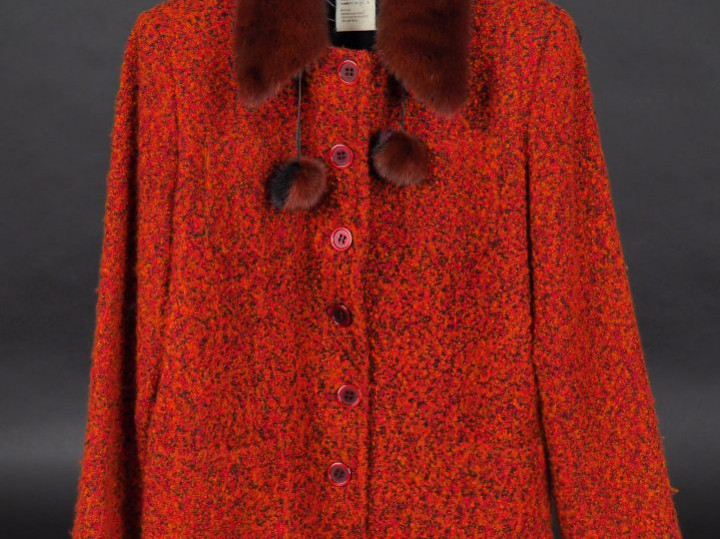 YVES SAINT LAURENT, Variation Veste à col en fourrure synthétique, en 