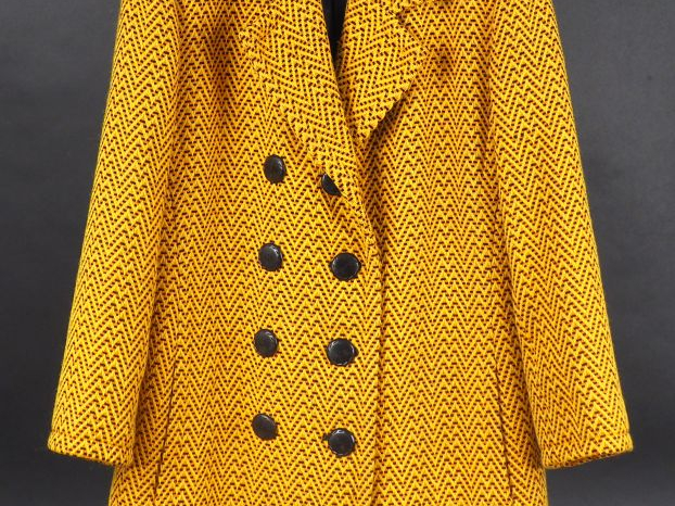 YVES SAINT LAURENT Manteau à col à motifs jaune, noir et orange, en la
