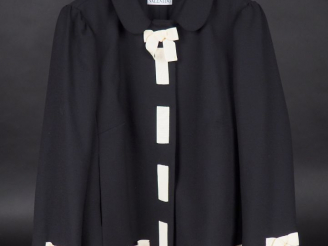 Vente aux enchères RED VALENTINO Veste noire à col, en polyester, laine et élasthane, à d