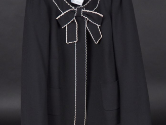 Vente aux enchères RED VALENTINO Veste noire à col, en polyester, laine et élasthane, à d