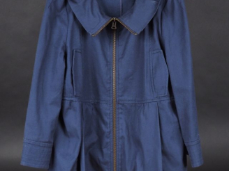Vente aux enchères RED VALENTINO Veste bleue à col, en coton et élasthane. Deux fausses p