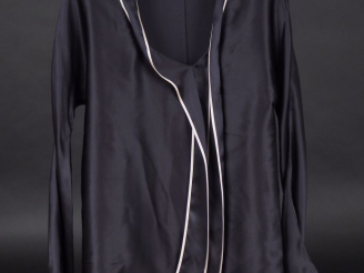 Vente aux enchères VALENTINO Chemisier noir en soie.