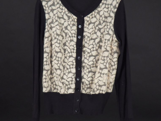 Vente aux enchères SONIA RYKIEL Cardigan noir et dentelle blanche à décor de végétaux, en