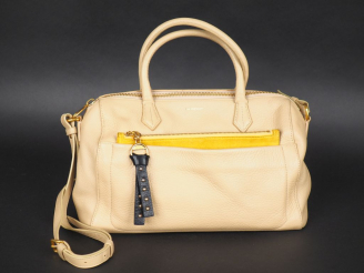 Vente aux enchères SONIA RYKIEL Sac à main en cuir beige.  Une poche plaqué à l'extérieur