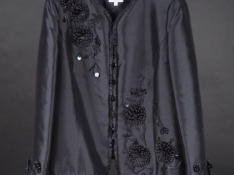 Vente aux enchères ARMANI COLLEZIONI Veste noire à col rond, à décor de broderies de fleu