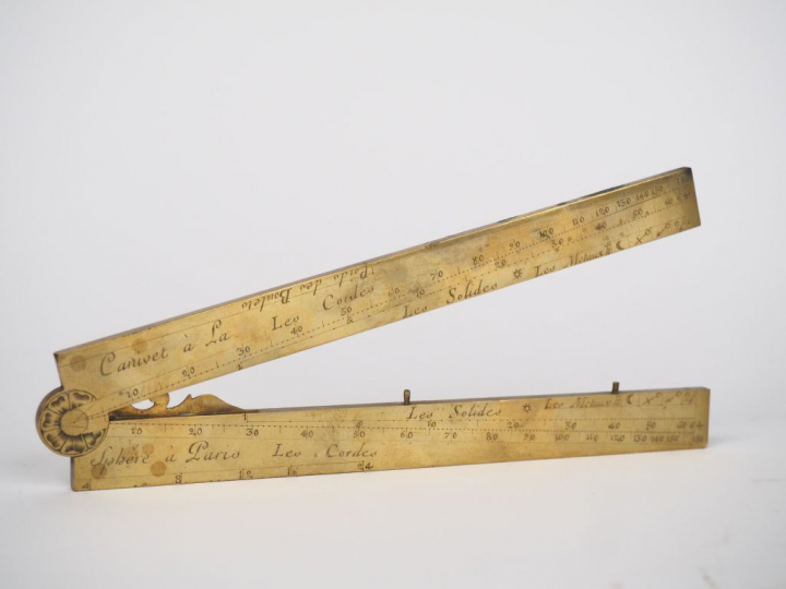 Instrument de mesure XVIIIème en bronze gravé.