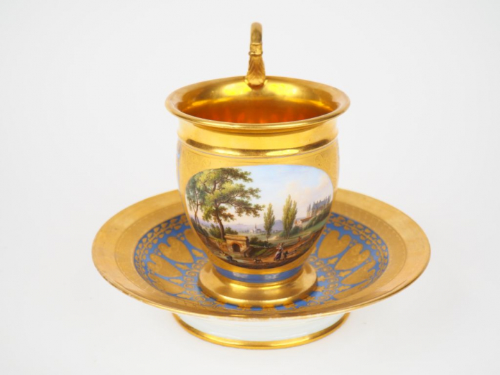 Tasse et sous tasse Jasmin de style Empire en porcelaine à décor dans 