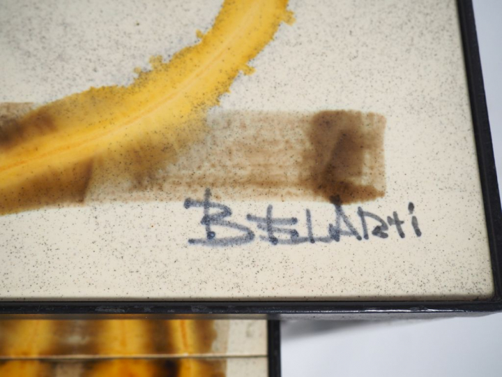 BELARTI. Trois tables gigognes en métal et céramique. Signées
