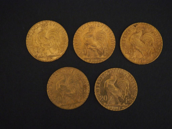 Cinq pièces de 20 Francs or, 1901 (x2) et 1907 (x3). FRAIS ACHETEUS 5%