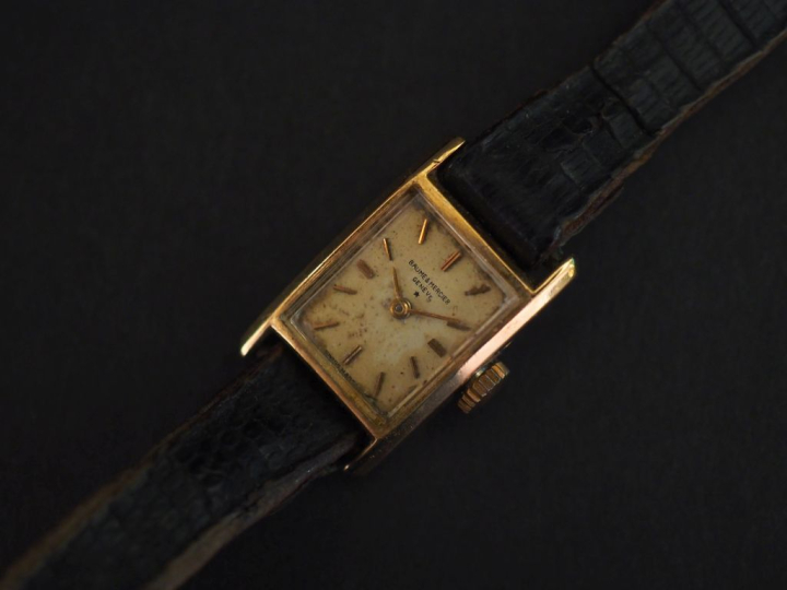 BAUME   MERCIER Petite montre bracelet de dame, boitier en or jaune.  