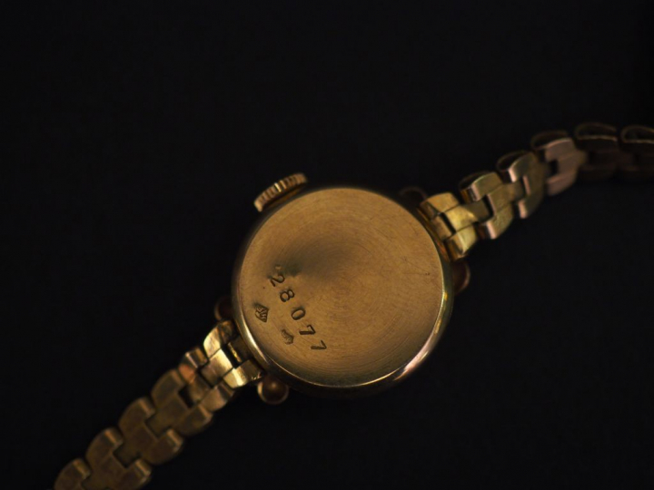 FLAMOR Montre bracelet de dame, boiter et bracelet en or jaune.  Cadra