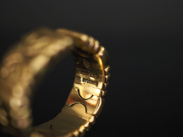 BULGARI Bague en or jaune, modèle "Parentesi'. Anneau ouvert. TDD. 50 