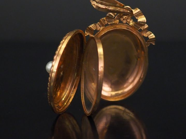 Pendentif porte-photo Napoléon III de style Louis XVI en or jaune, à d