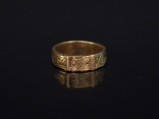 Vente aux enchères Bague Napoléon III "à souvenir" en or jaune, en forme de boucle de cei