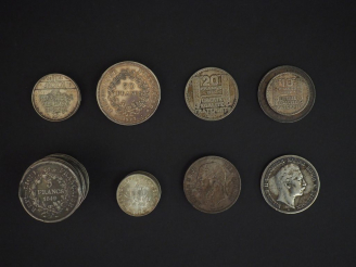 Vente aux enchères Ensemble comprenant :  - trois pièces de 100 Francs en argent, 1983, 1
