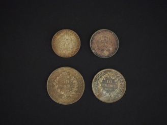 Vente aux enchères Ensemble comprenant :  - quatre pièces de 100 Francs en argent, 1988 (