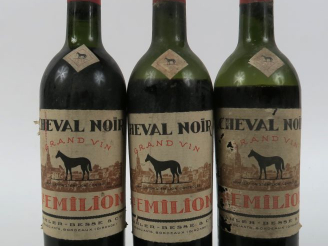Vente aux enchères 3 BOUTEILLES CHEVAL NOIR SAINT EMILION - 1952 - 1 LB/2 BEP/ELA